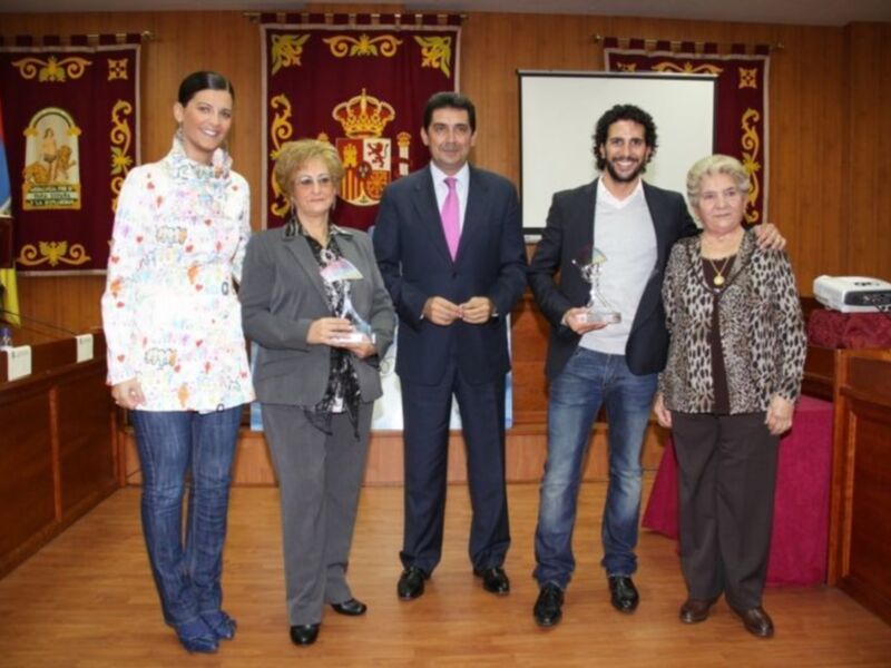 Los bailaores palaciegos Mariano Bernal y Amador Rojas reciben el galardón de "Joven del año 2010"