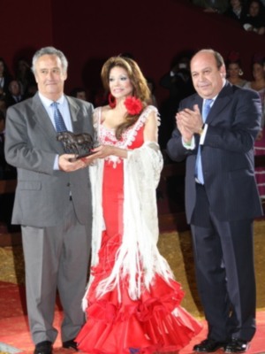 Latoya Jackson por sevillanas y de flamenca, estrella del XX aniversario del salón internacional del caballo