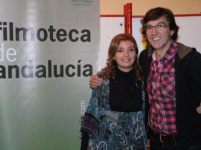José Cortés estrena en Sevilla su corto "veneno Puro" acompañado de la actriz Paz de Alarcón