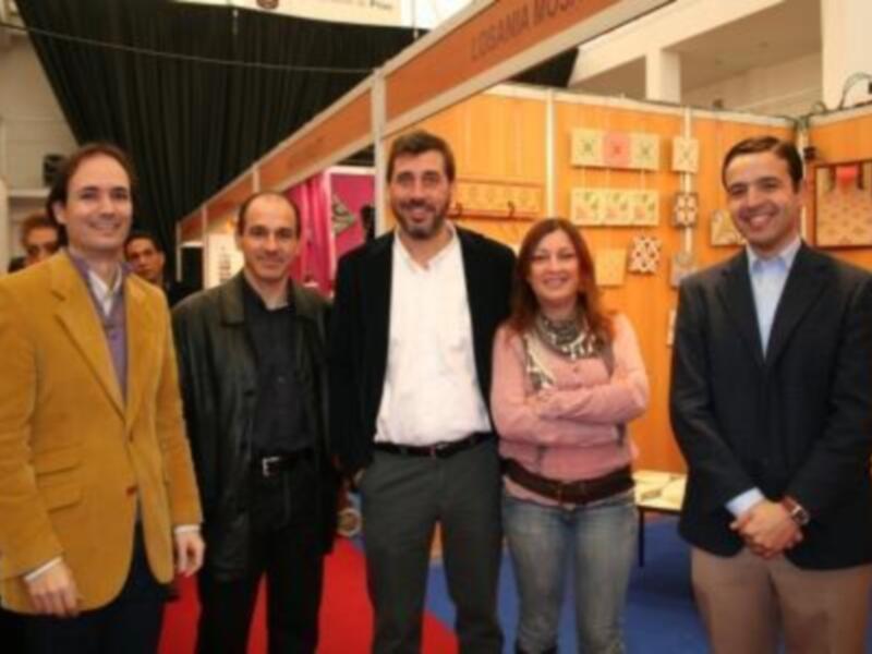 Una nueva forma de hacer negocio: el alcalde de Pilas ha inaugurado esta mañana la I Feria Outlet del municipio