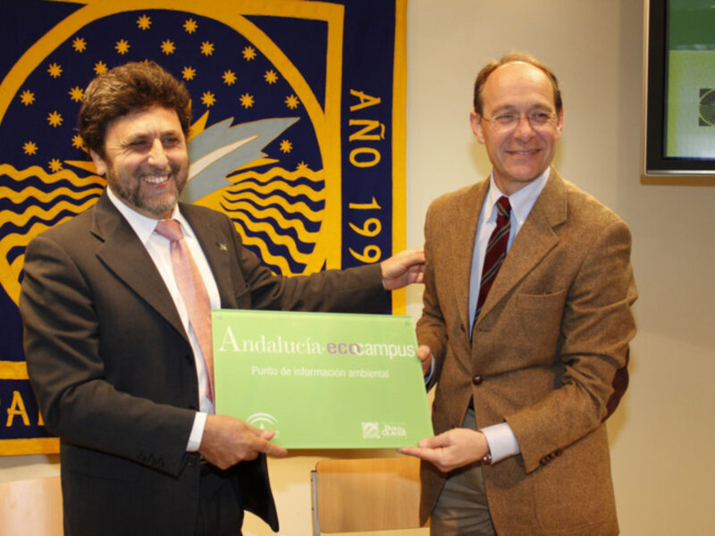 El consejero de Medio Ambiente presenta el Programa Andalucía Ecocampus, que cuenta con su mayor presupuesto en la UPO, con 174.000 euros