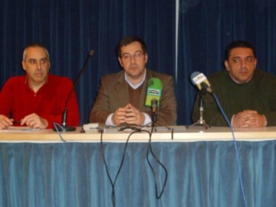 Los andalucistas en lora del río presentan su coalición electoral con el partido local "compromiso con lora" para las próximas elecciones municipales