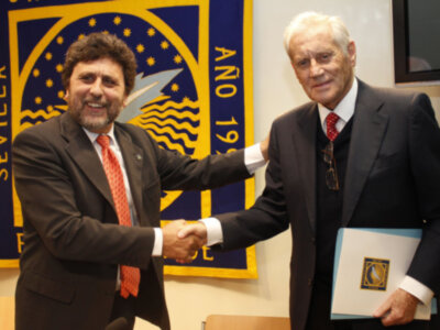 Acuerdo de colaboración entre el presidente de la Real Academia de Medicina de Sevilla y el rector de la Universidad Pablo de Olavide