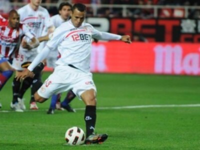 El Sevilla continúa su racha ascendente en la liga con su triunfo ante el Sporting (3-0)