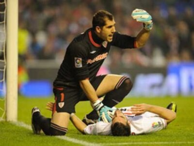 Un desafortunado Sevilla se deja tres puntos de oro ante el Athletic (2-0)