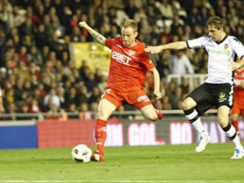 El Sevilla ya tiene el quinto puesto a tiro tras ganar en Valencia (0-1)