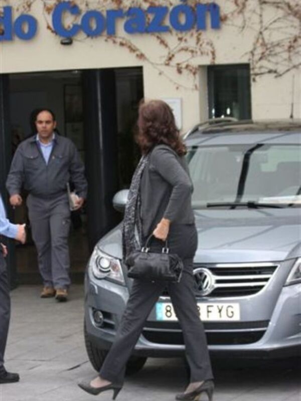 Curro Romero, intervenido con éxito en Sevilla y dado de alta con collarín   