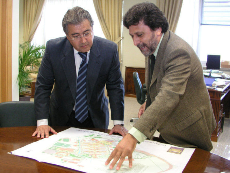 Visita del portavoz del Grupo Popular en el Ayuntamiento de Sevilla a la Universidad Pablo de Olavide