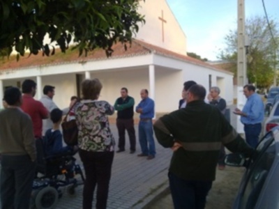 Miembros de la coalición Partido Andalucista y Compromiso con Lora se reúnen con los vecinos de la pedanía de Setefilla   