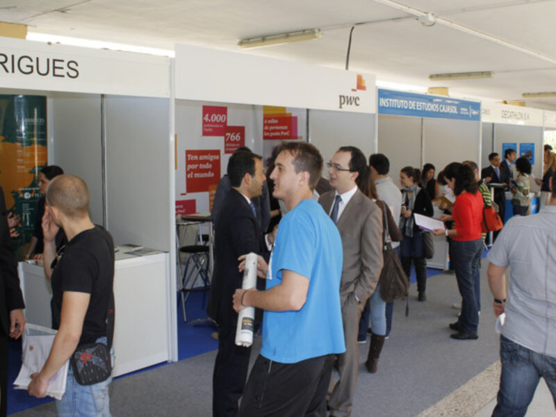 Casi 3.000 jóvenes han pasado por la V Feria de Empleo Universitaria de la UPO