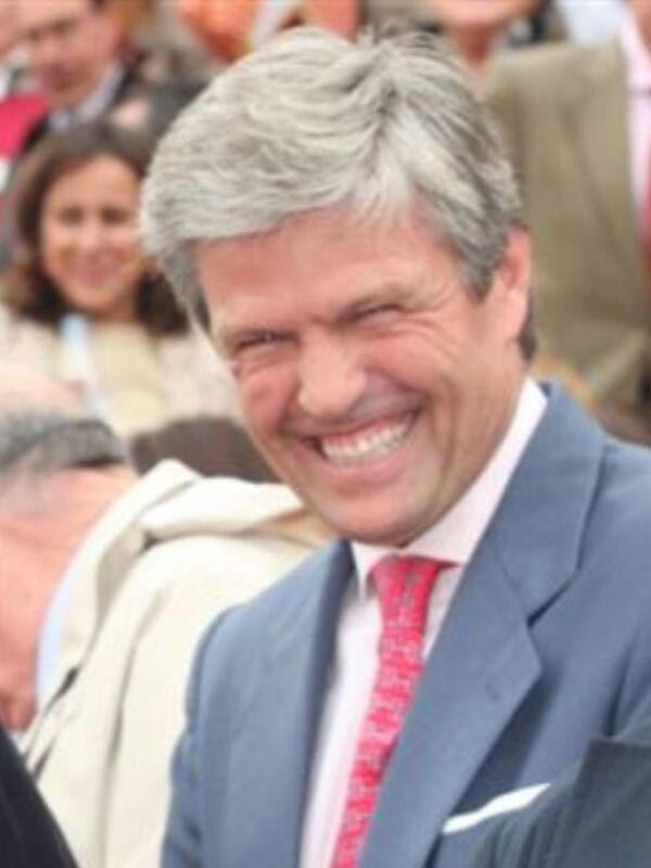 Fran Rivera, Espartaco y Patricia rato coinciden en la maestranza para ver a Cayetano rivera.  