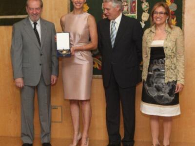 Eva González recibió la medalla de oro de Sevilla junto a Morante de la puebla
