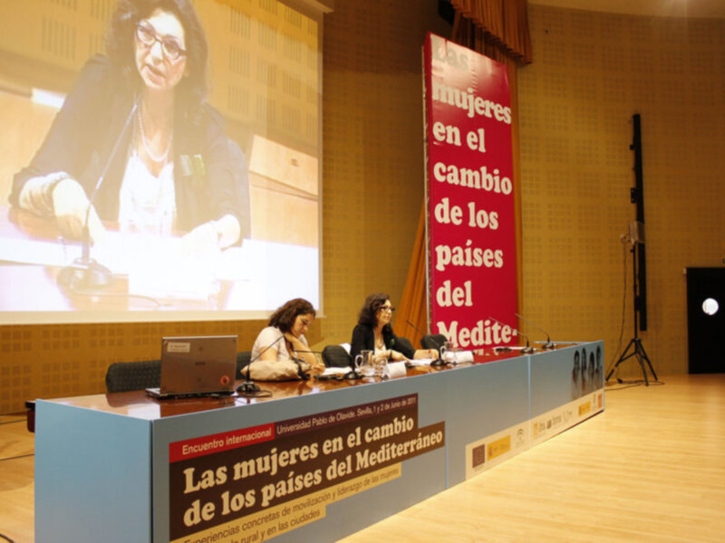 Faouzia Farida: "Las redes sociales han servido en Túnez de espacio de información y de protesta, lejos de la censura"