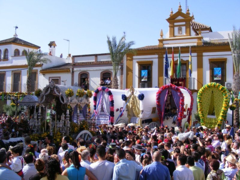 El martes, Salida de las Carretas  de Gines al Rocío, Fiesta de Interés Turístico de Andalucía 