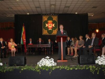 Emotiva ceremonia de entrega de los Títulos de Hijos Predilectos de Lora del Río a Gracia Montes y Rogelio Reyes