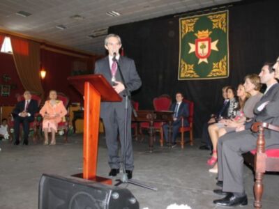 Emotiva ceremonia de entrega de los Títulos de Hijos Predilectos de Lora del Río a Gracia Montes y Rogelio Reyes
