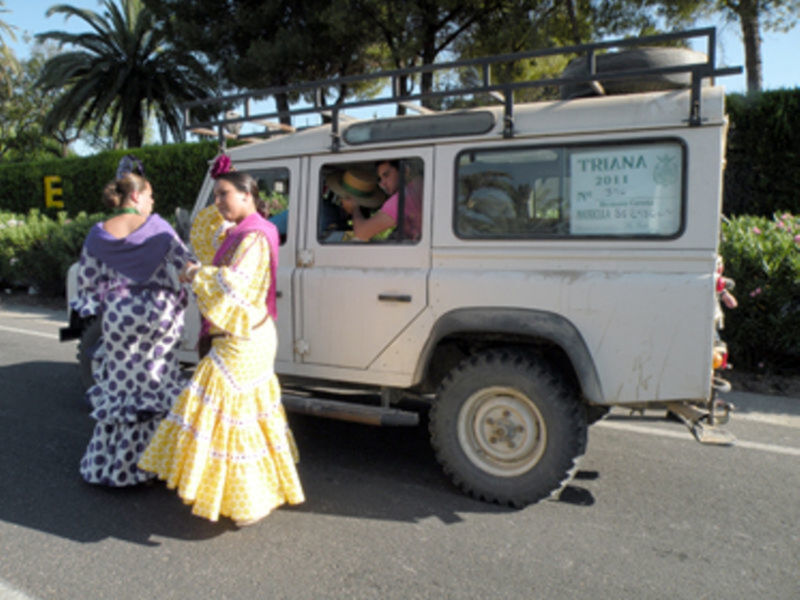 La Hermandad del Rocío de Triana, devuelta por la calle Real de Castilleja