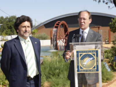 La Universidad Pablo de Olavide inaugura un jardín de plantas aromáticas, medicinales y culinarias