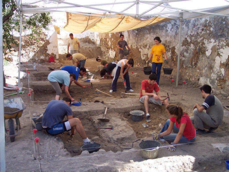 Estudiantes participarán desde el próximo lunes en las excavaciones de tumbas romanas en la zona de la Necrópolis de Carmona