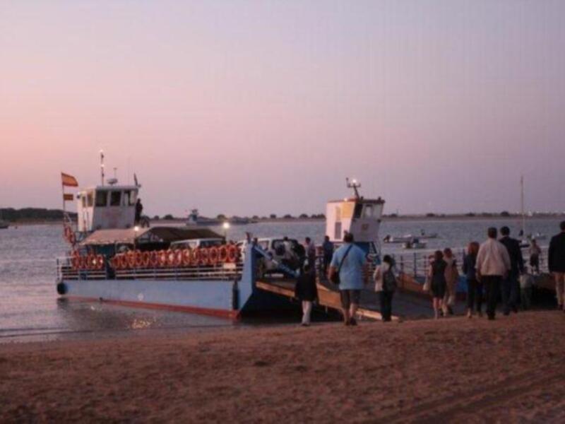 Este es el palacio de las Marismillas donde veranea zapatero y su familia en el último verano como presidente del gobierno