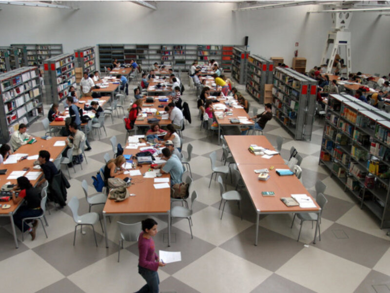 La Biblioteca de la UPO amplía su horario de apertura para facilitar a los estudiantes la preparación de los exámenes
