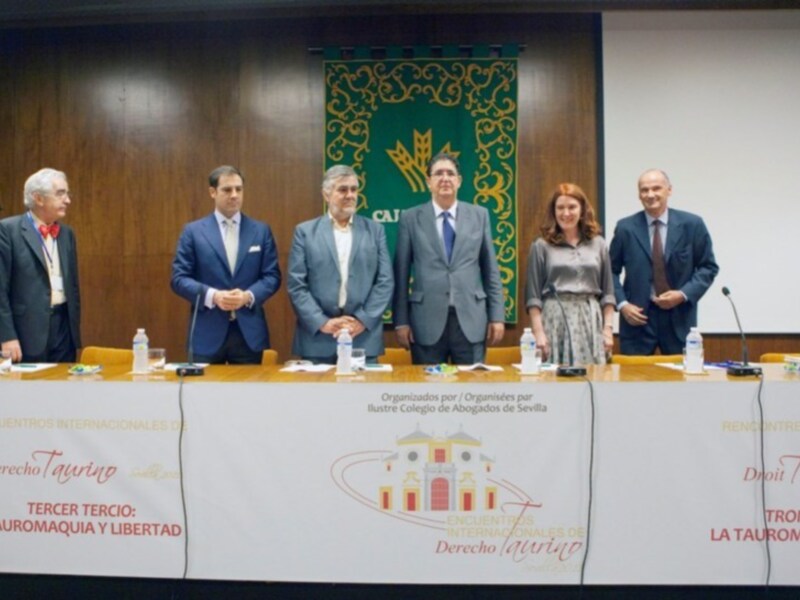 Juristas franceses y españoles celebran en Sevilla un Congreso sobre Tauromaquia y Libertad. 
