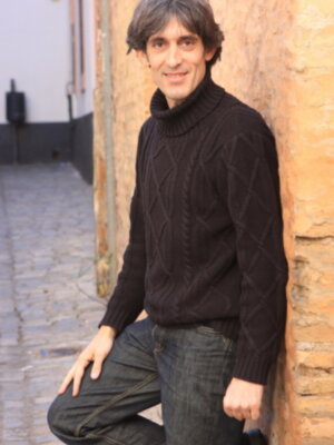 Manolo Caro regresa a Sevilla con el estreno "El alma en un hilo"