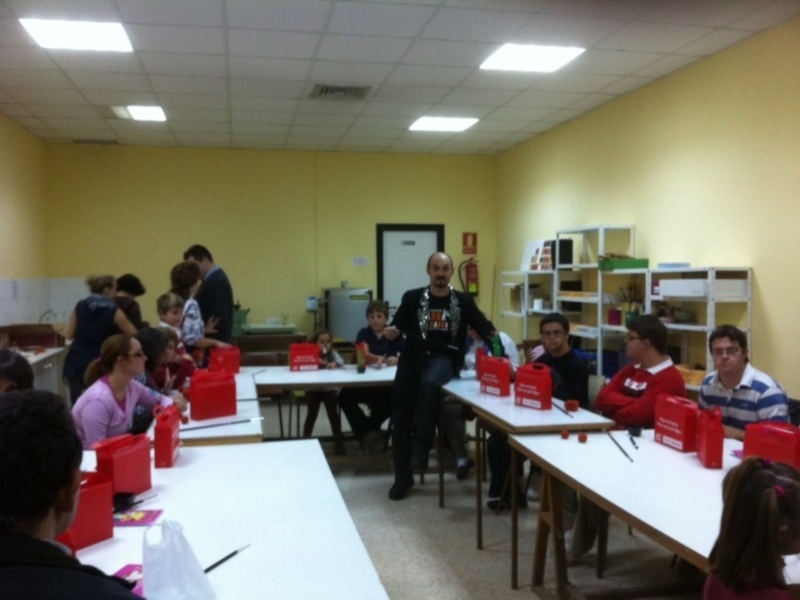 La fundación abracadabra llena Sevilla de magia e ilusión con los talleres para gente mágica, 	patrocinados por la fundación MAPFRE 