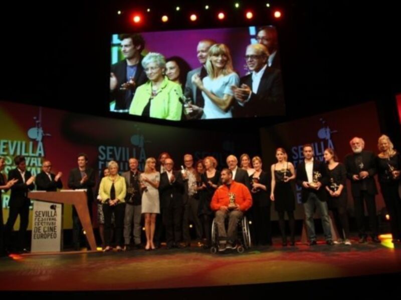  Siempre feliz, giraldillo de oro del Sevilla festival de cine europeo 2011 