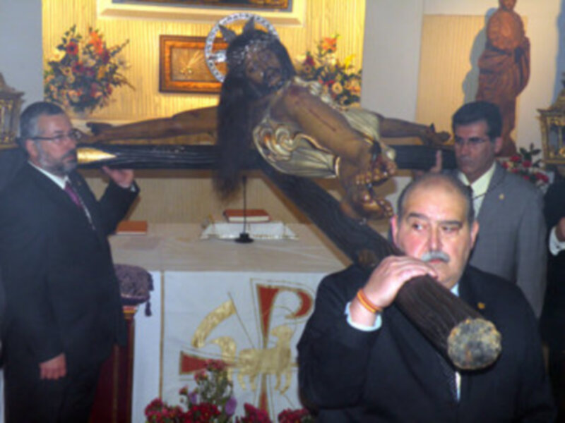  El Cristo de San Agustín dio la bendición por la feligresía de la Parroquia de Santa Clara.