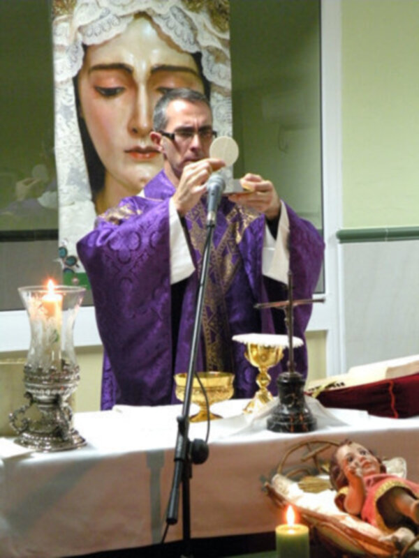 Santa Misa de Navidad, en la Residencia de Mayores, asistida, Virgen de las Angustias de Alcalá del Río.