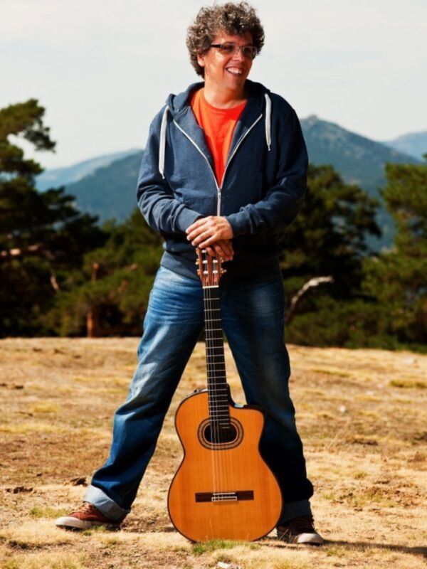 Pedro Guerra presenta el 16 de enero en el teatro Lope de vega de Sevilla su nuevo álbum El mono espabilado