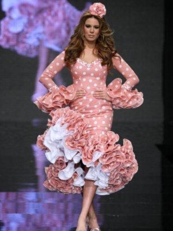 Miss España 2011 Andrea Huisgen; una catalana vestida de flamenco sexy por primera vez 