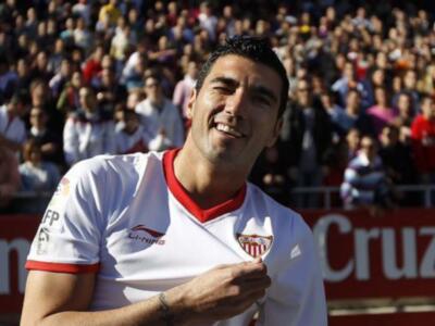 Reyes recibe su primer tirón de orejas en Nervión