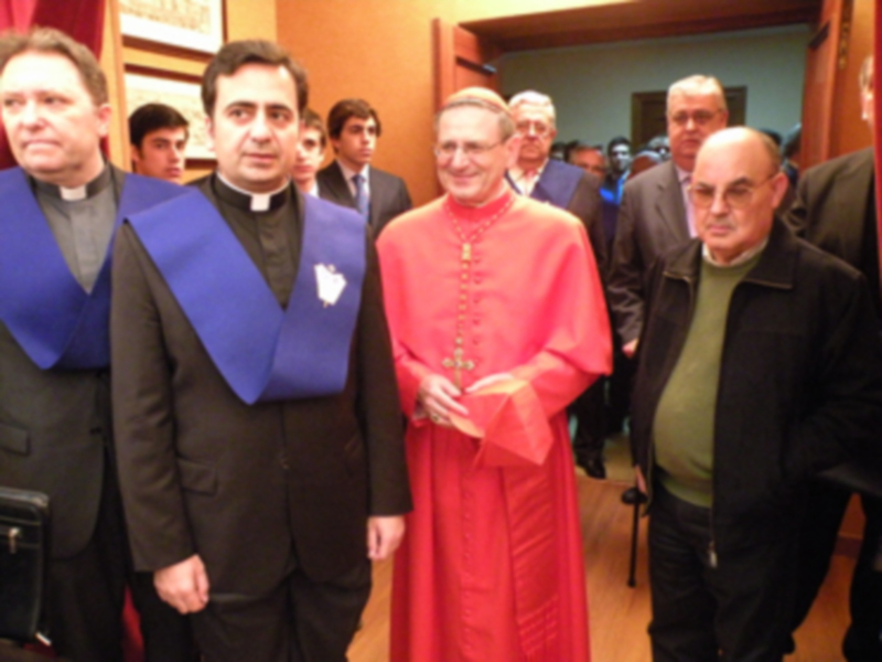 Ilustres Becario de Honor y de la visita extraordinaria a Sevilla de S.E.R. Cardenal Ángelo Amato (SDB), en el Colegio Mayor San Juan Bosco.
