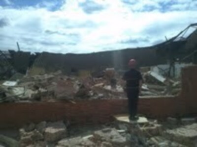 Tras derrumbarse una nave en Alcalá de Guadaira interviene oficialmente Unidad Canina del GERCCMA