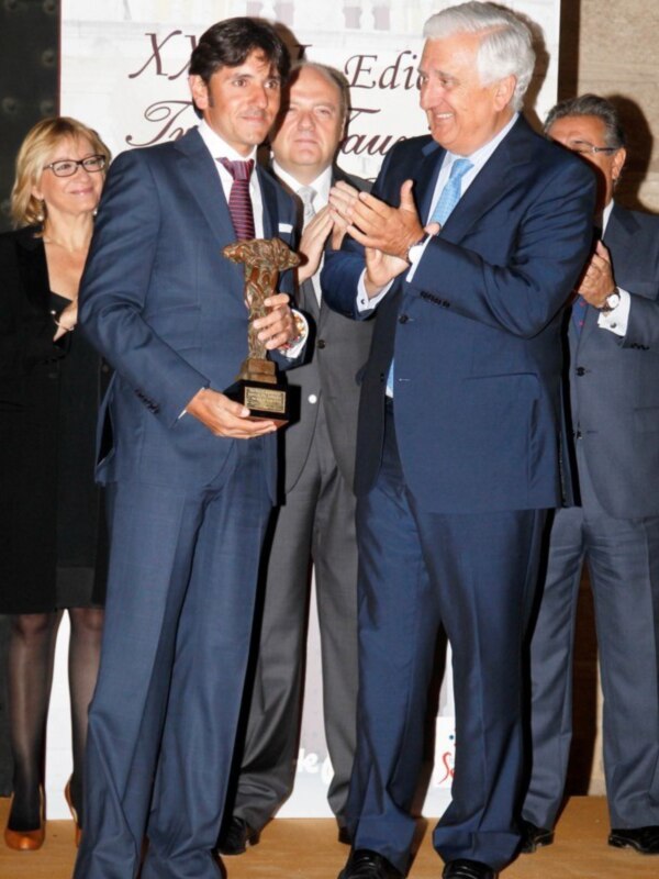 Diego Ventura recibe el premio Puerta del Príncipe en Sevilla