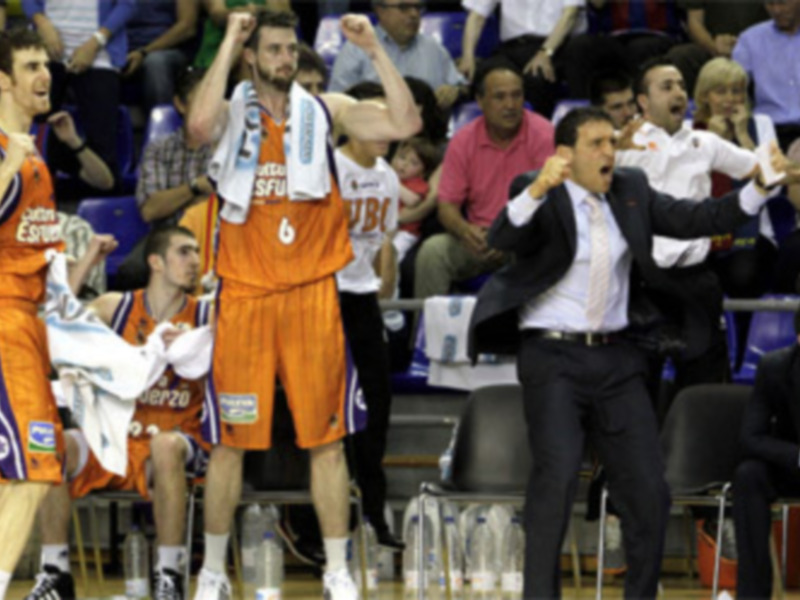 El Valencia Basket mete el miedo en el cuerpo al Barcelona