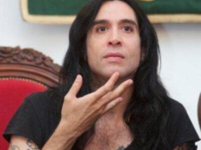 El cantante y periodista Mario Vaquerizo "pregonó" la Feria de Lora del Río en la noche del miércoles 30 de mayo