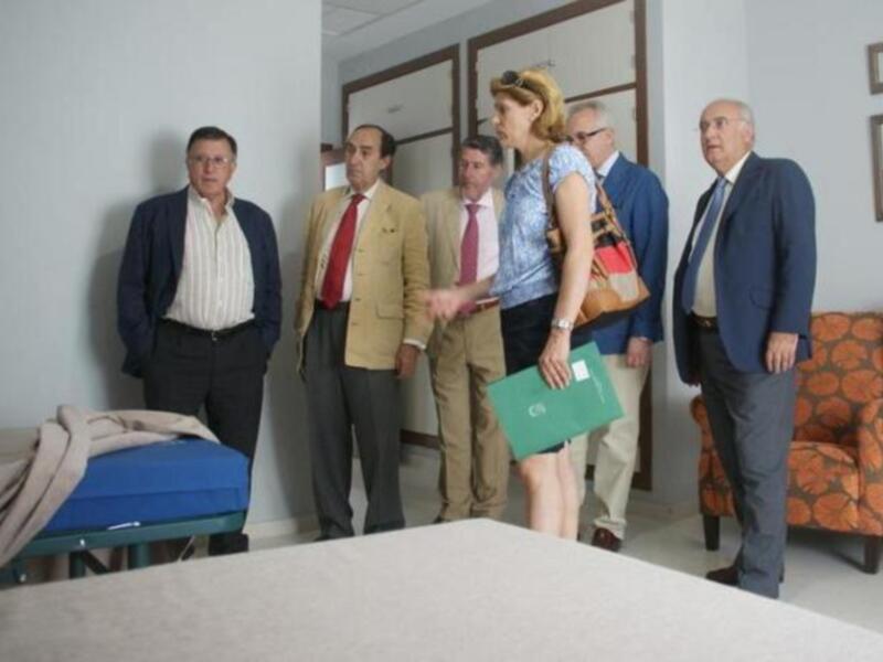 Los colegios profesionales del ámbito sanitario conocen la residencia de mayores San Juan de la Palma 