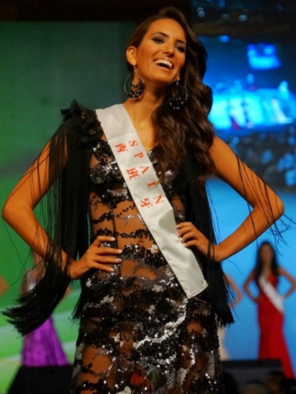 Ferran Adrià, con la candidata española a Miss Mundo