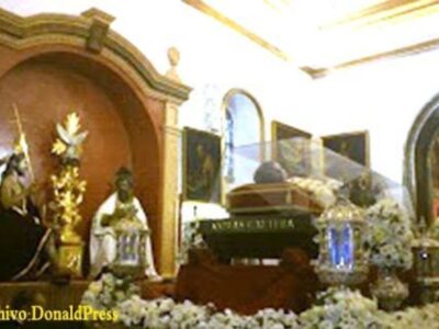 Don Bosco convocó a su alrededor a miles de personas en Sevilla, como la Gran Familia Salesiana que, somos en torno a nuestro Padre y Maestro San Juan Bosco.