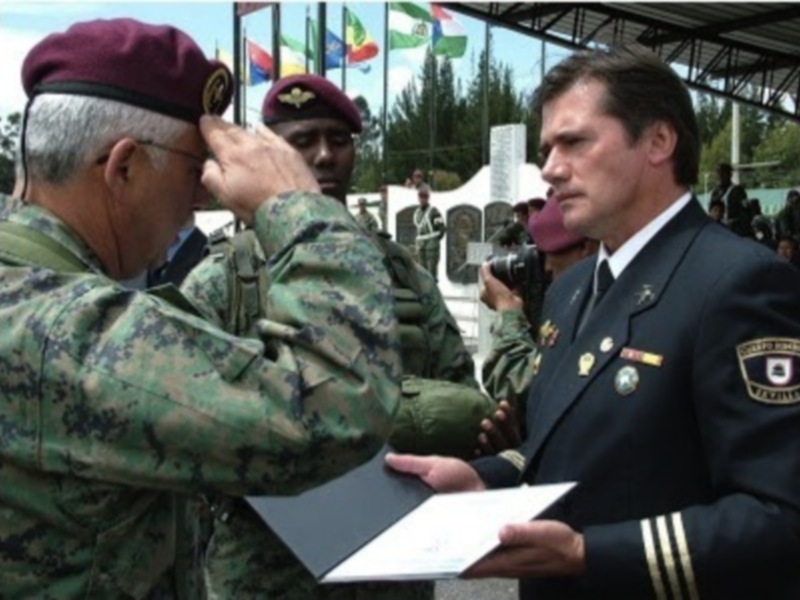 El sevillano Jaime Parejo altamente reconocido por el Ejército de Ecuador