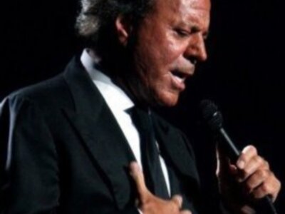 LO QUE LLEGA A SONAR EN LA VOZ DE JULIO IGLESIAS