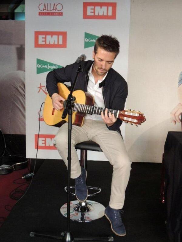 Pablo Alborán firma su nuevo disco en Callao City Lights