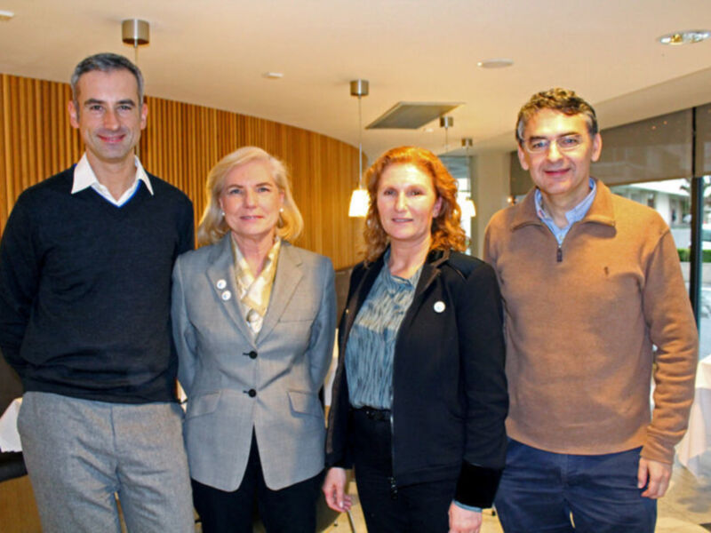 Un equipo médico sevillano presenta un novedoso tratamiento, no farmacológico, para la cefalea crónica de origen inmunológico y el Síndrome de Sensibilidad Central