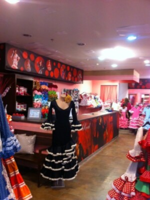 Apertura de una nueva tienda de AireSur, en Sevilla, Aires de Flamenca, centrada en moda flamenca