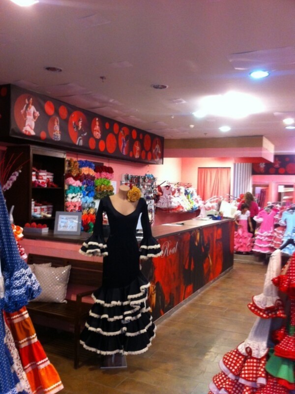 Apertura de una nueva tienda de AireSur, en Sevilla, Aires de Flamenca, centrada en moda flamenca