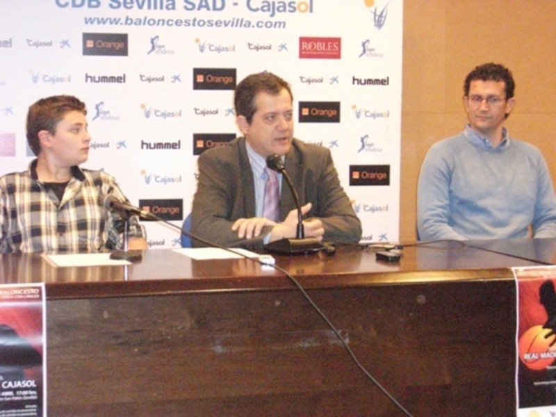 Partido de Baloncesto benéfico destinado a ayudar a los niños que padecen cáncer del Hospital Virgen del Rocío