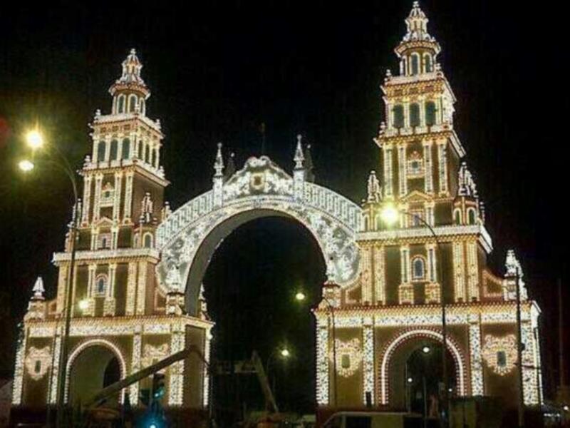 Portada encendida  Feria de Abril 2013 en Sevilla 